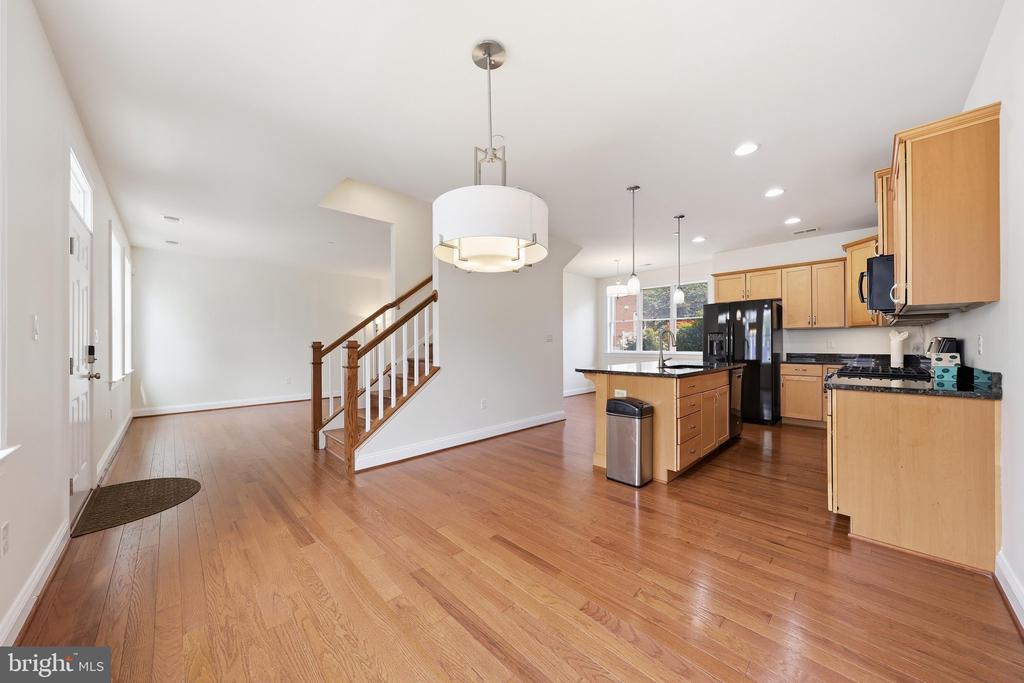 25 6TH STREET W