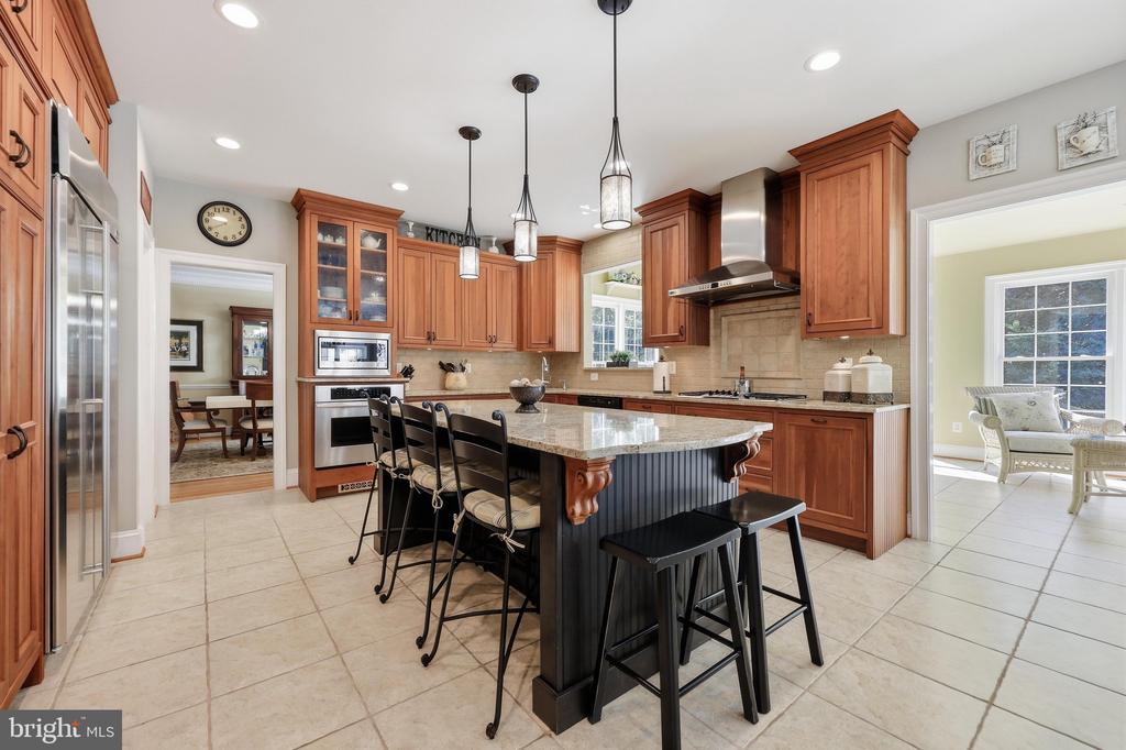9638 WOODLAND ROAD