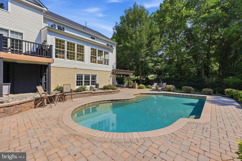 9638 WOODLAND ROAD