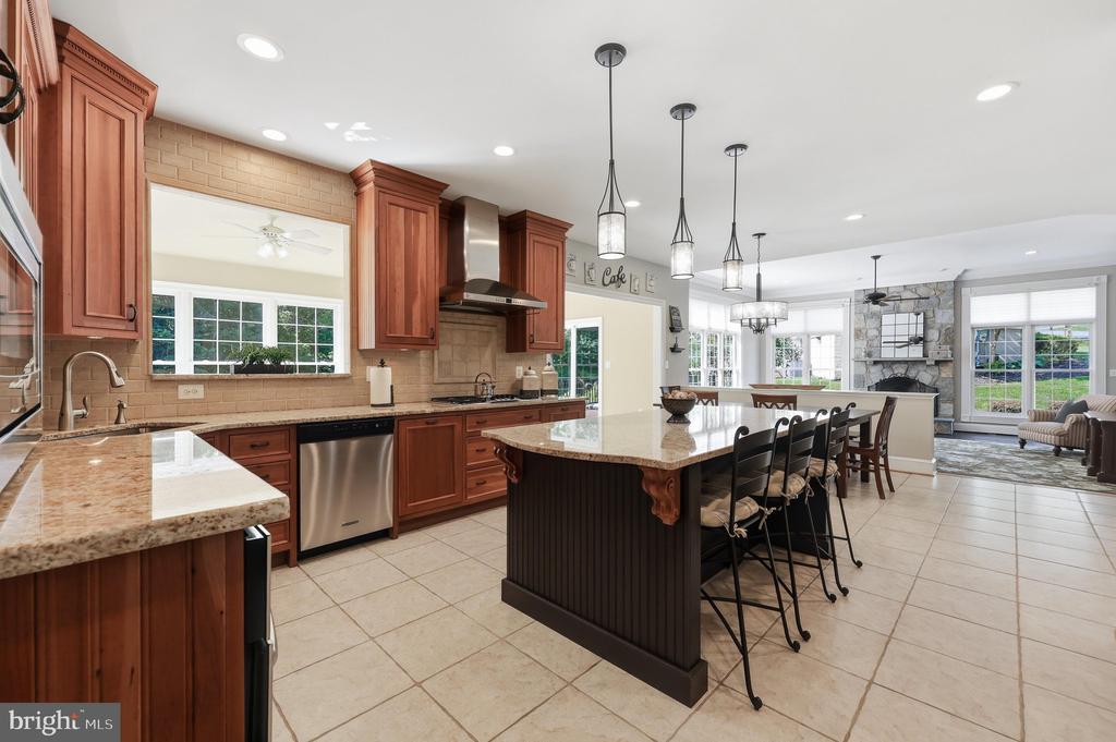 9638 WOODLAND ROAD