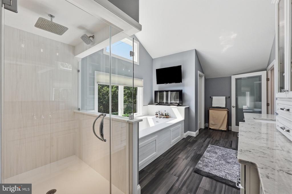 9638 WOODLAND ROAD