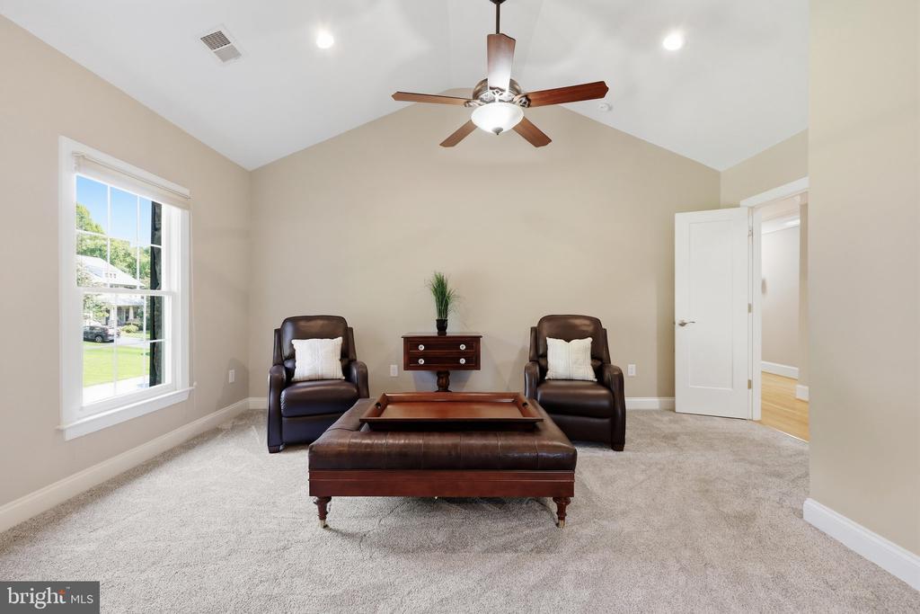 9638 WOODLAND ROAD
