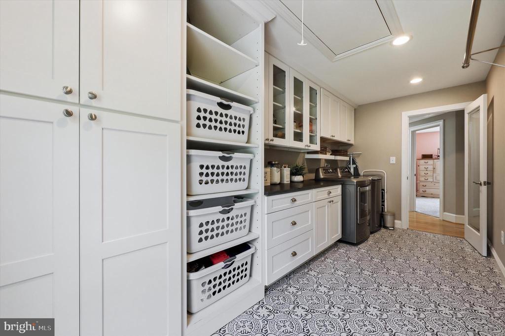 9638 WOODLAND ROAD