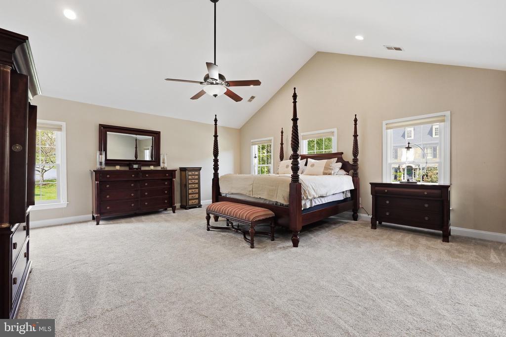 9638 WOODLAND ROAD