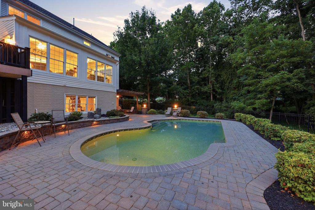 9638 WOODLAND ROAD