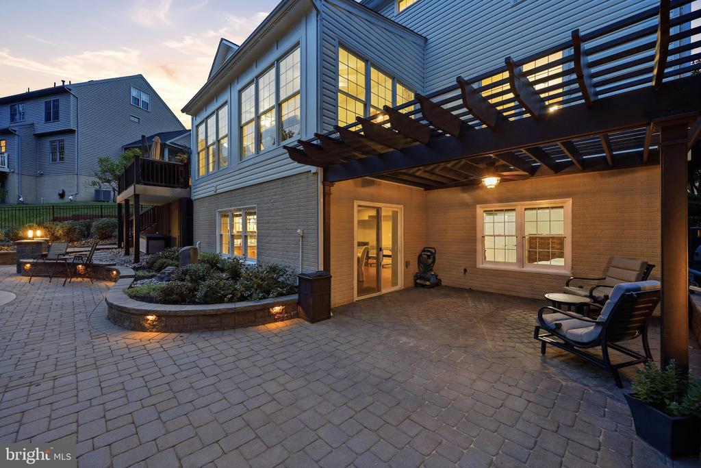 9638 WOODLAND ROAD