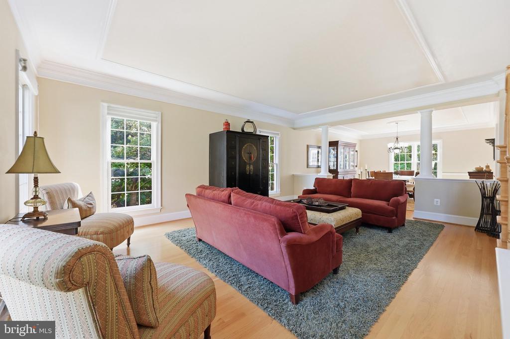 9638 WOODLAND ROAD
