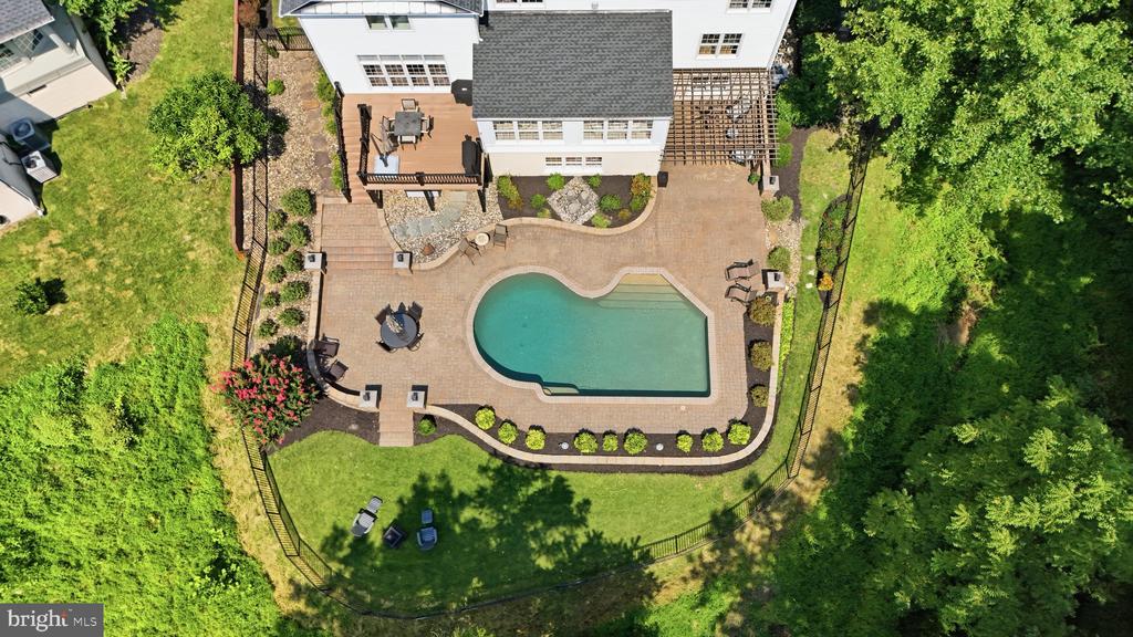 9638 WOODLAND ROAD