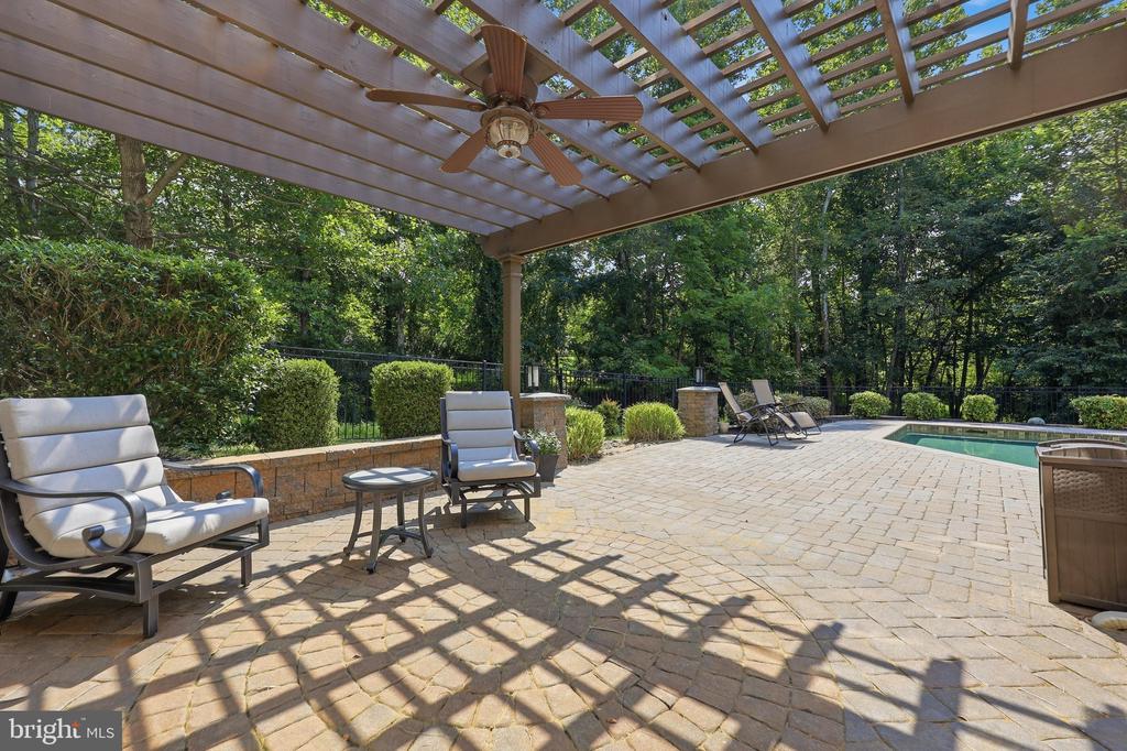 9638 WOODLAND ROAD