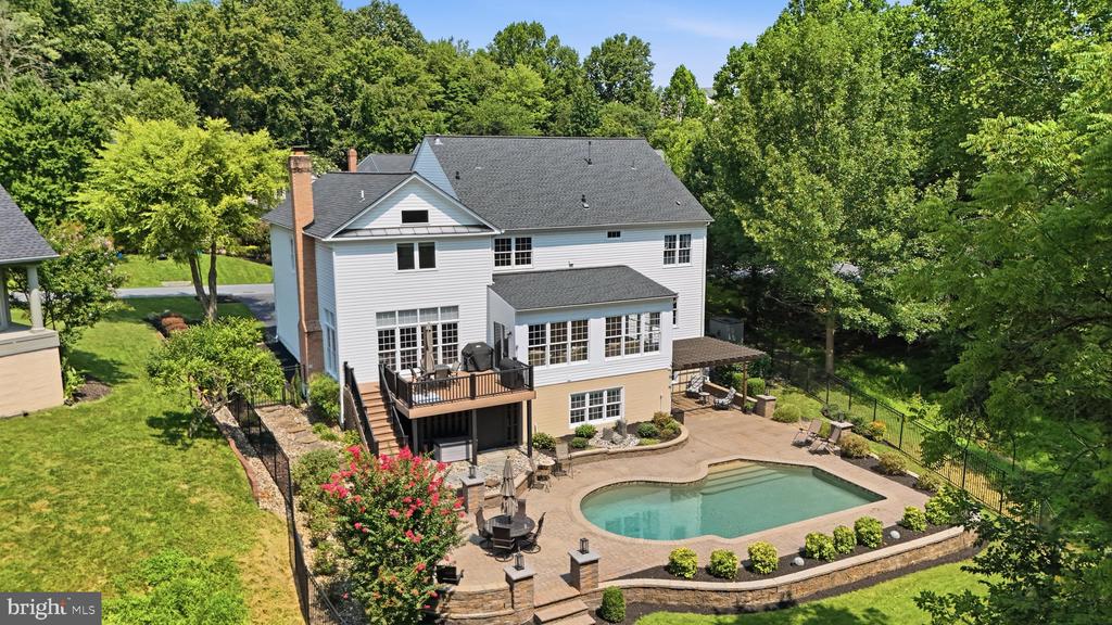 9638 WOODLAND ROAD