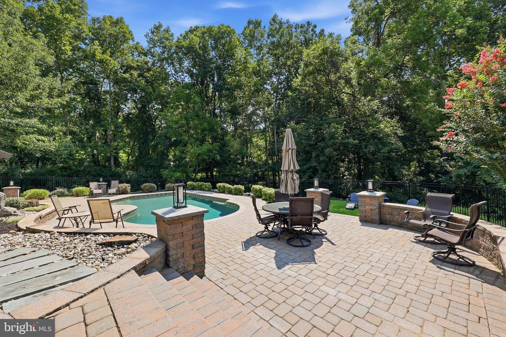 9638 WOODLAND ROAD