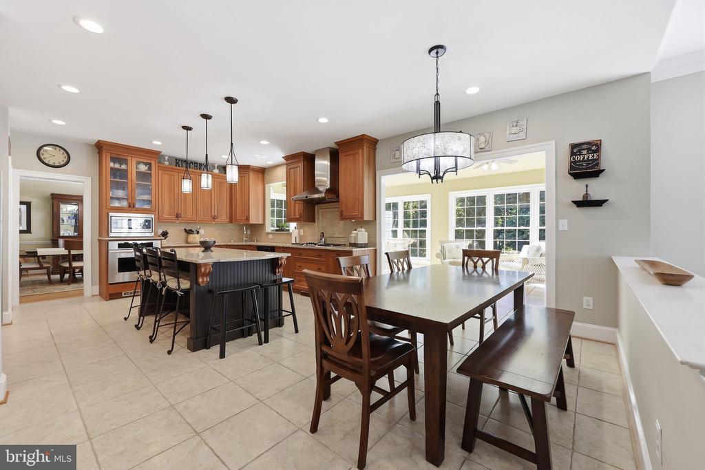 9638 WOODLAND ROAD