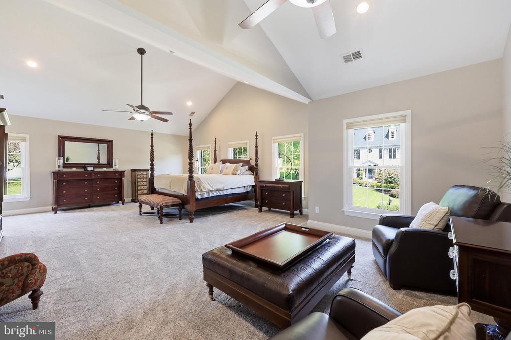 9638 WOODLAND ROAD