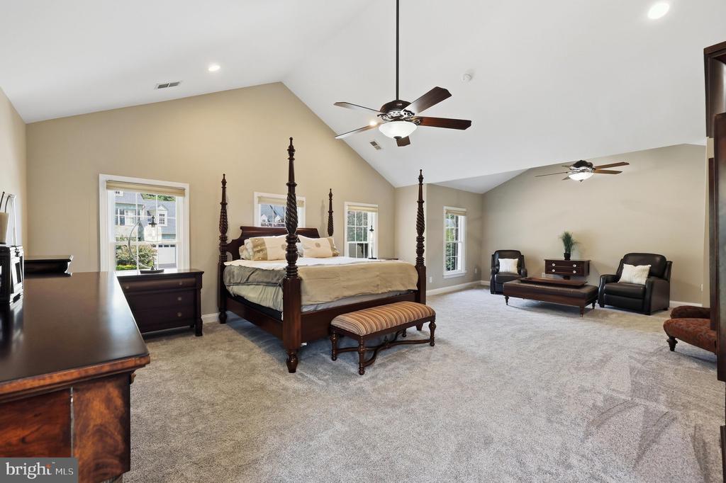 9638 WOODLAND ROAD