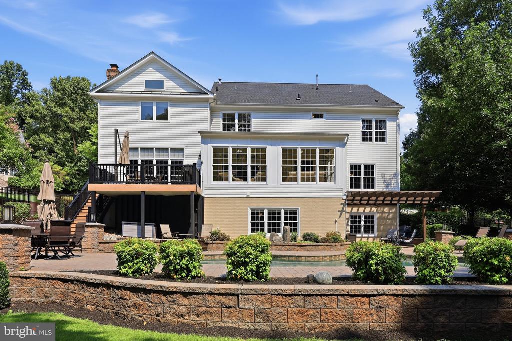 9638 WOODLAND ROAD