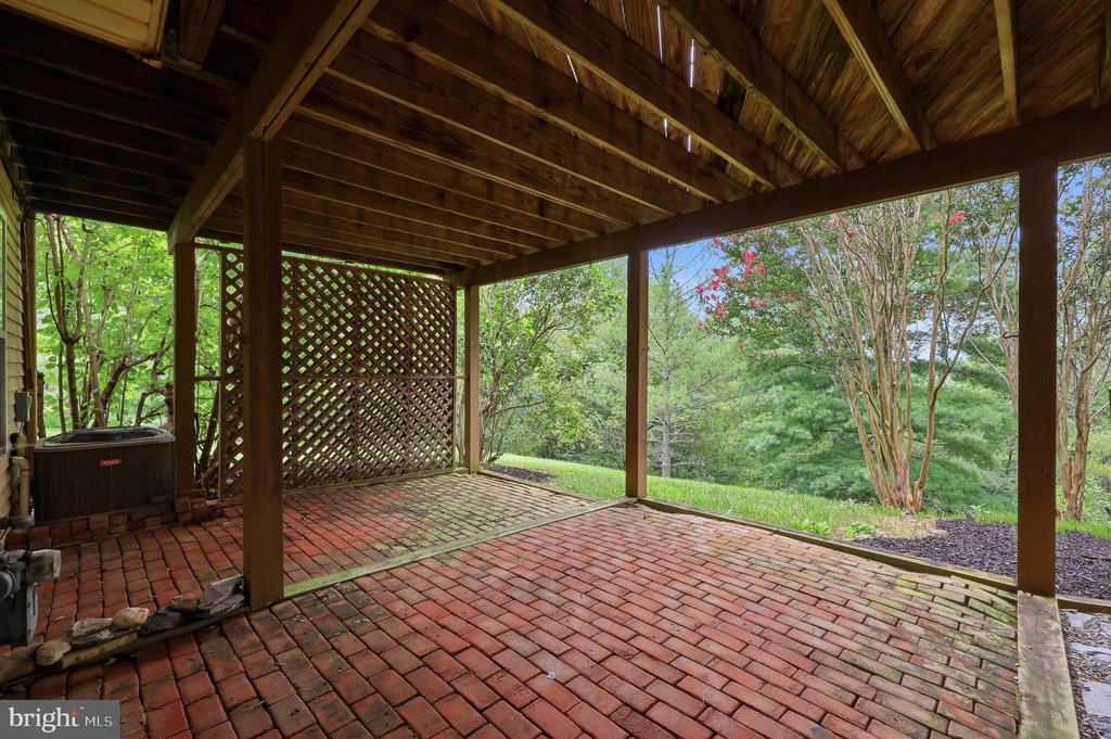8850 BRIARCLIFF LANE