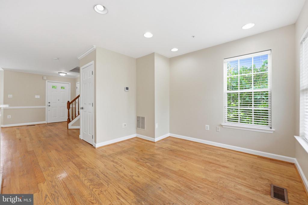 8850 BRIARCLIFF LANE