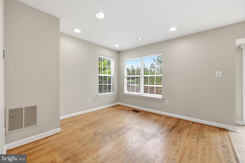 8850 BRIARCLIFF LANE