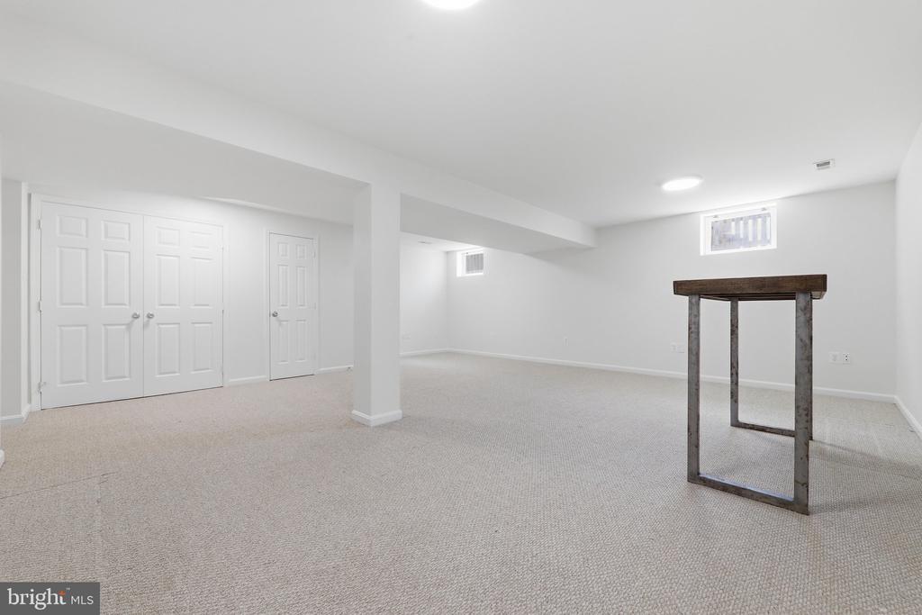 11212 KENT COURT