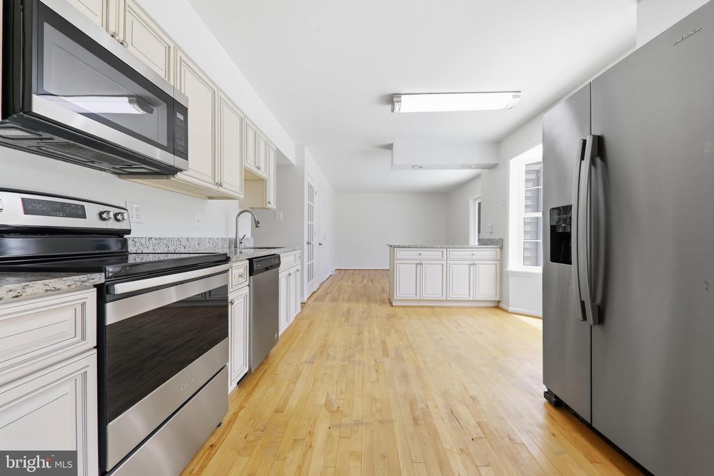 11212 KENT COURT