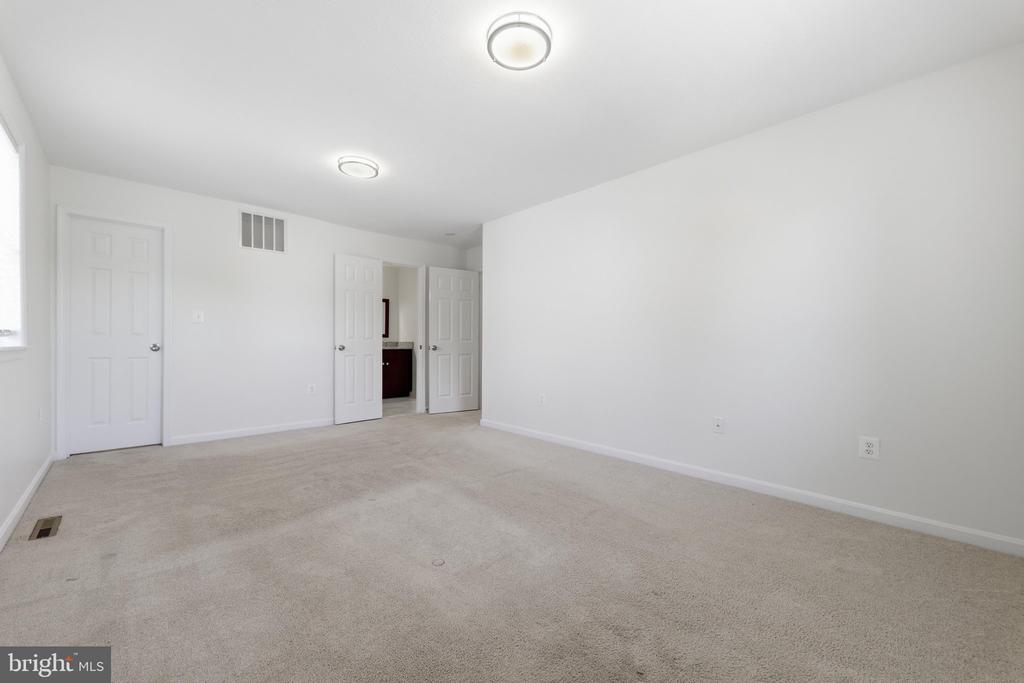 11212 KENT COURT