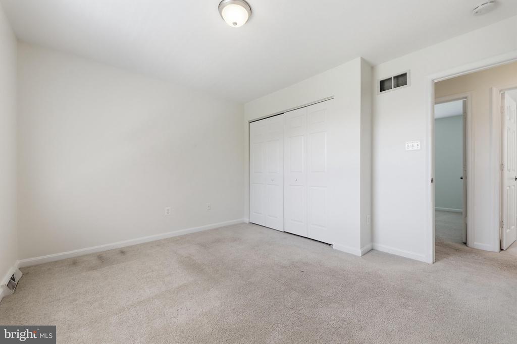 11212 KENT COURT