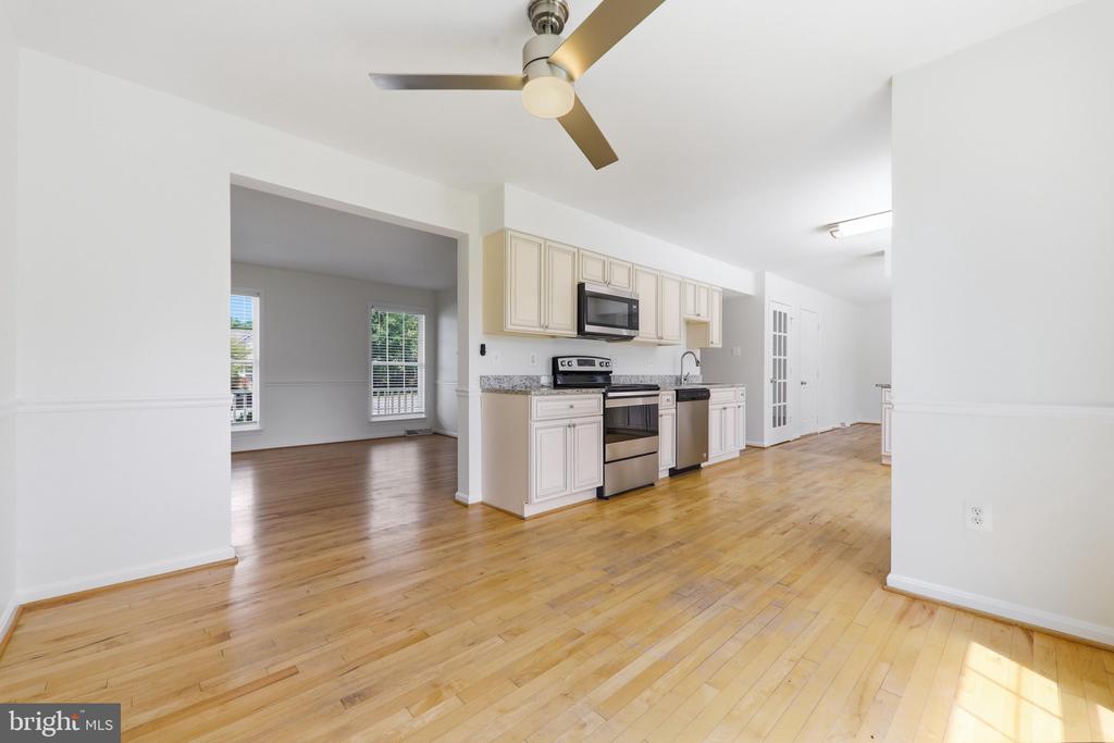 11212 KENT COURT
