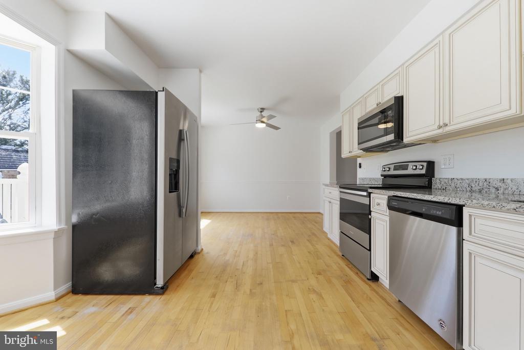 11212 KENT COURT