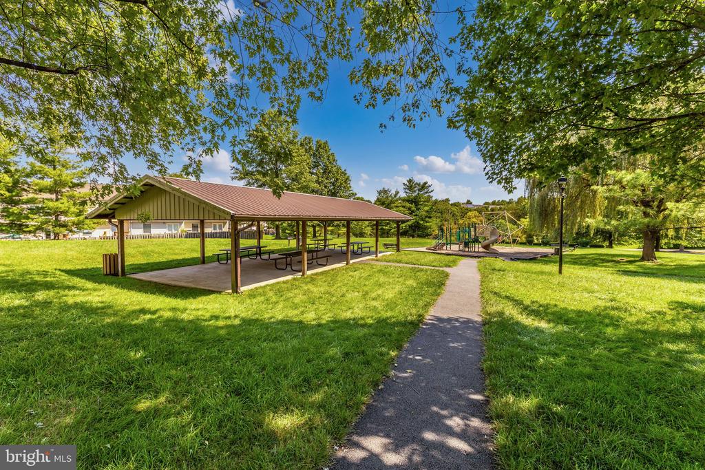 11212 KENT COURT