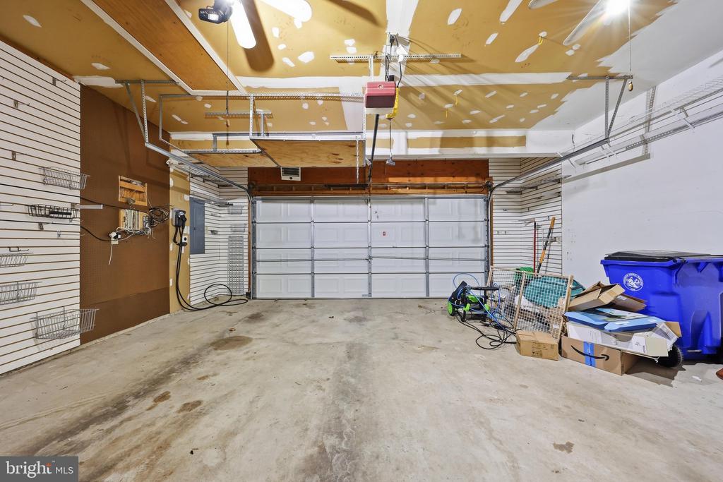 6728 OAKRIDGE ROAD