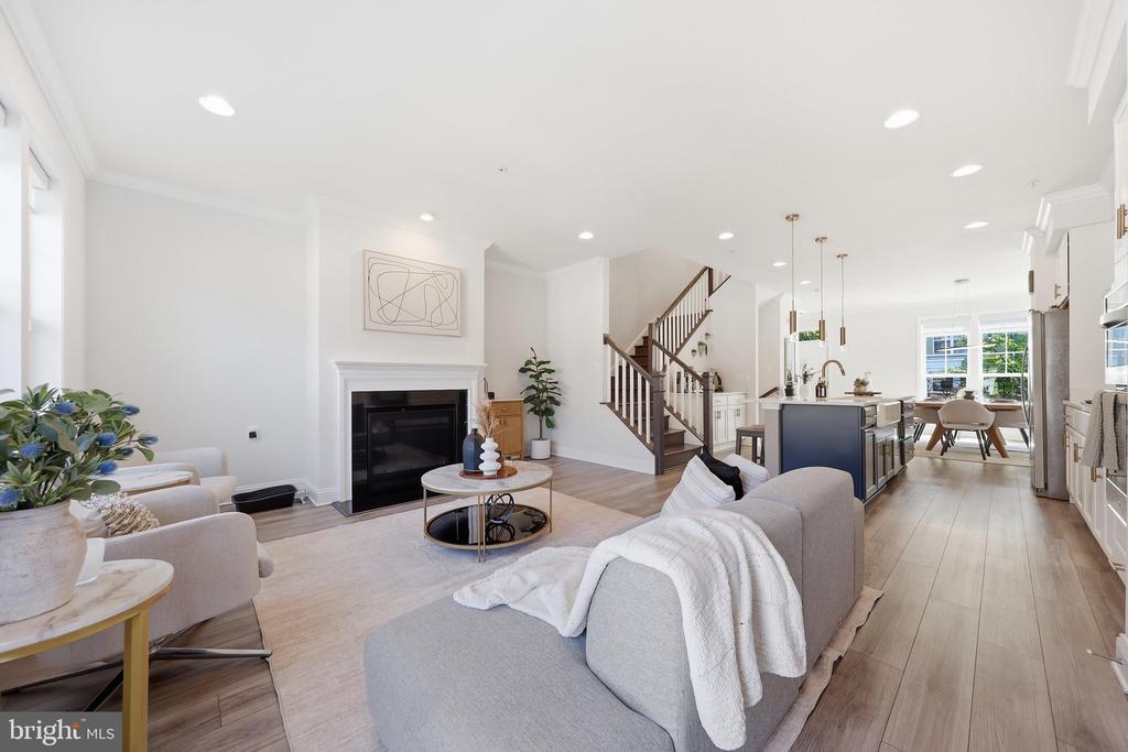 811 LINDLEY ROAD