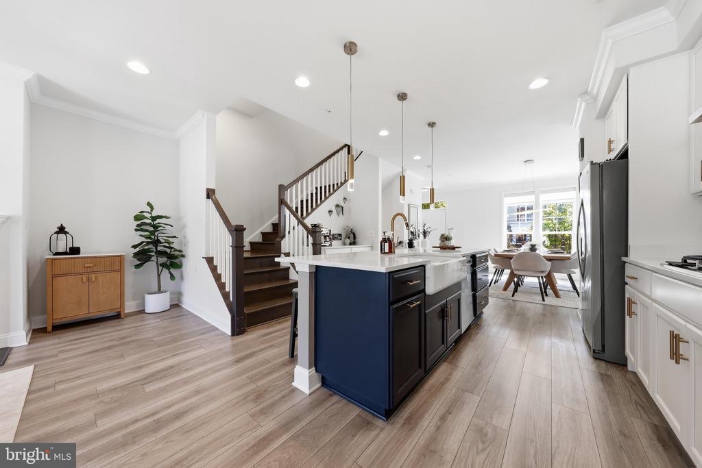 811 LINDLEY ROAD