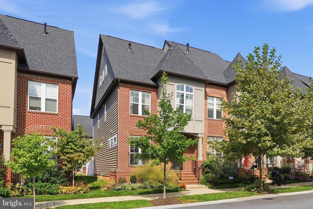 811 LINDLEY ROAD