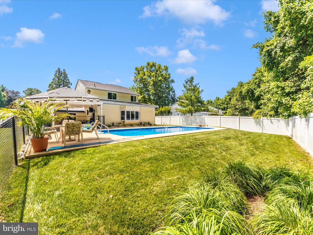 15211 NOBLEWOOD LANE