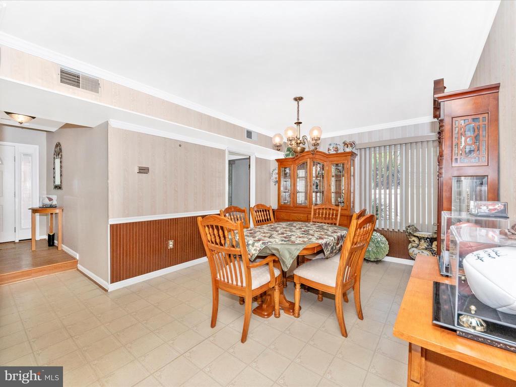 15211 NOBLEWOOD LANE