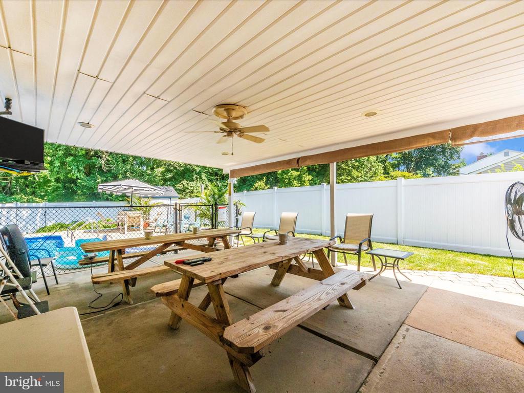 15211 NOBLEWOOD LANE