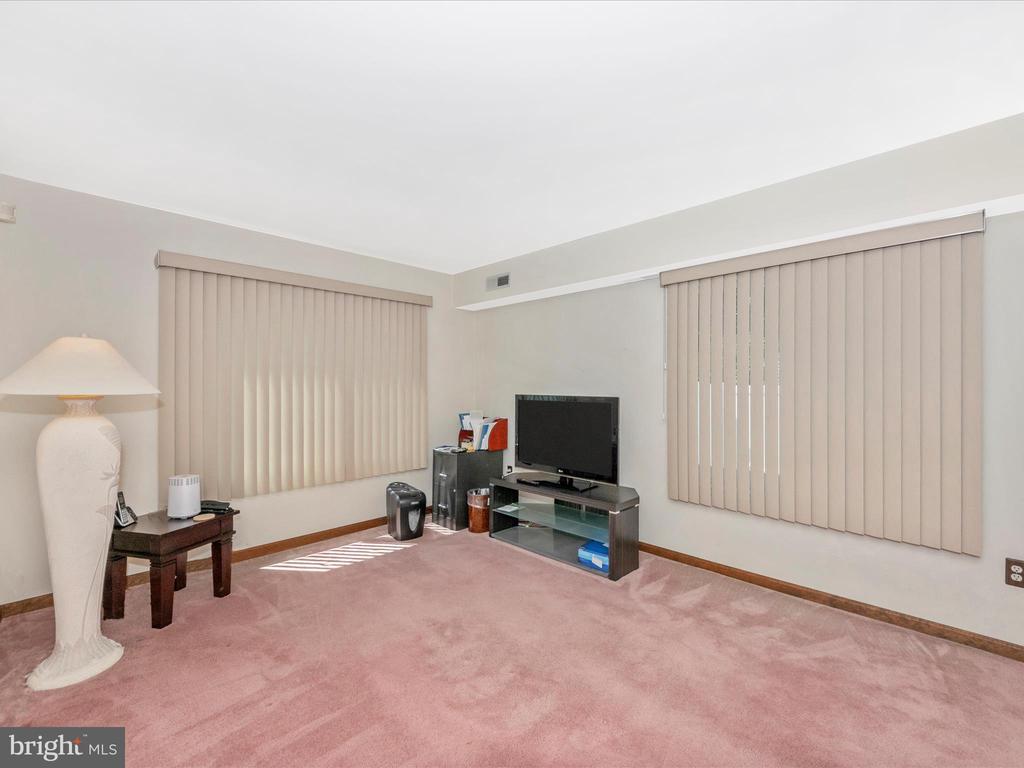 15211 NOBLEWOOD LANE