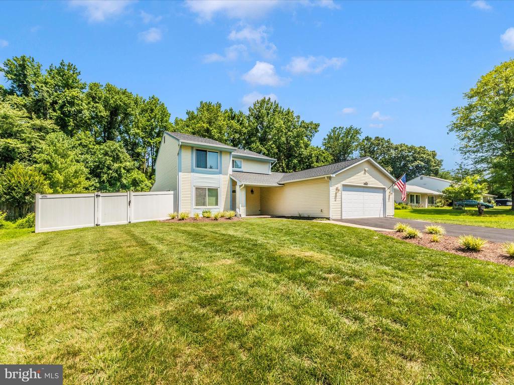 15211 NOBLEWOOD LANE