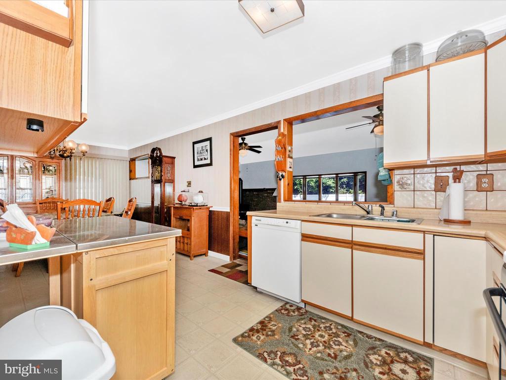 15211 NOBLEWOOD LANE