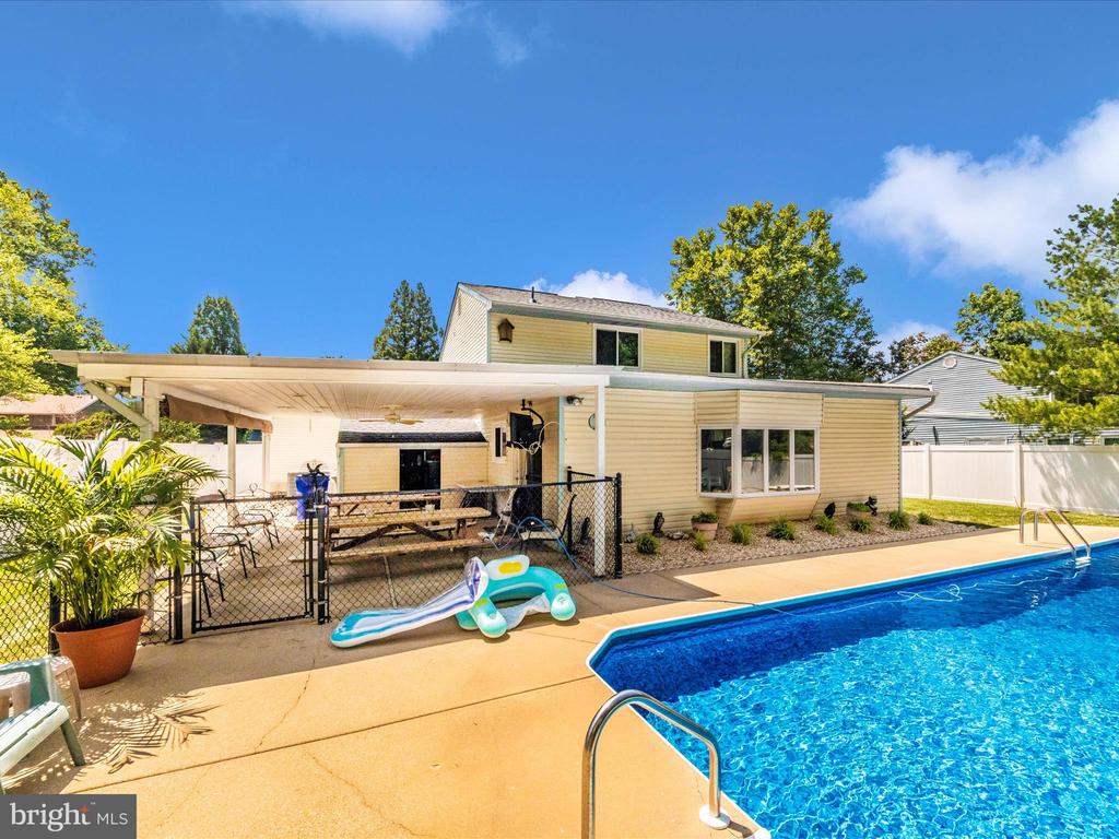 15211 NOBLEWOOD LANE