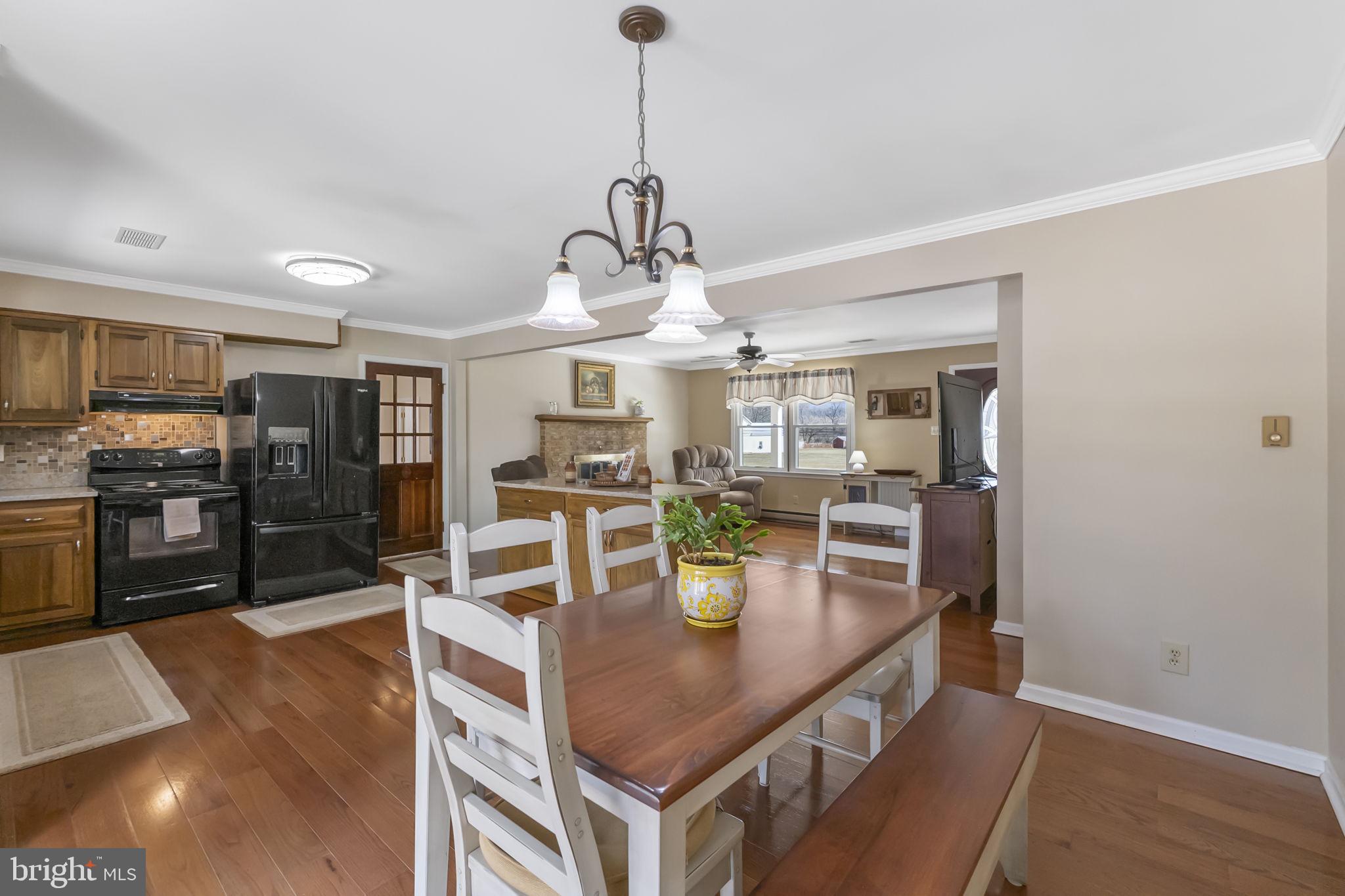 8812 MAPLEVILLE ROAD