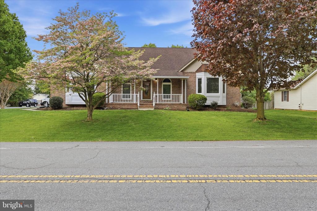 1813 WINSTON DRIVE