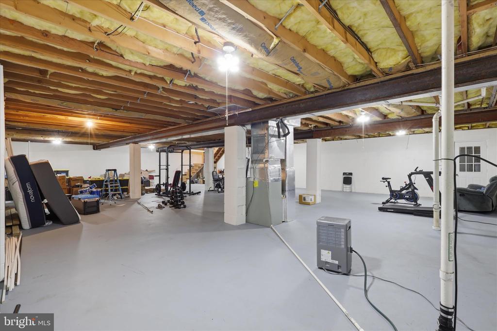 1813 WINSTON DRIVE