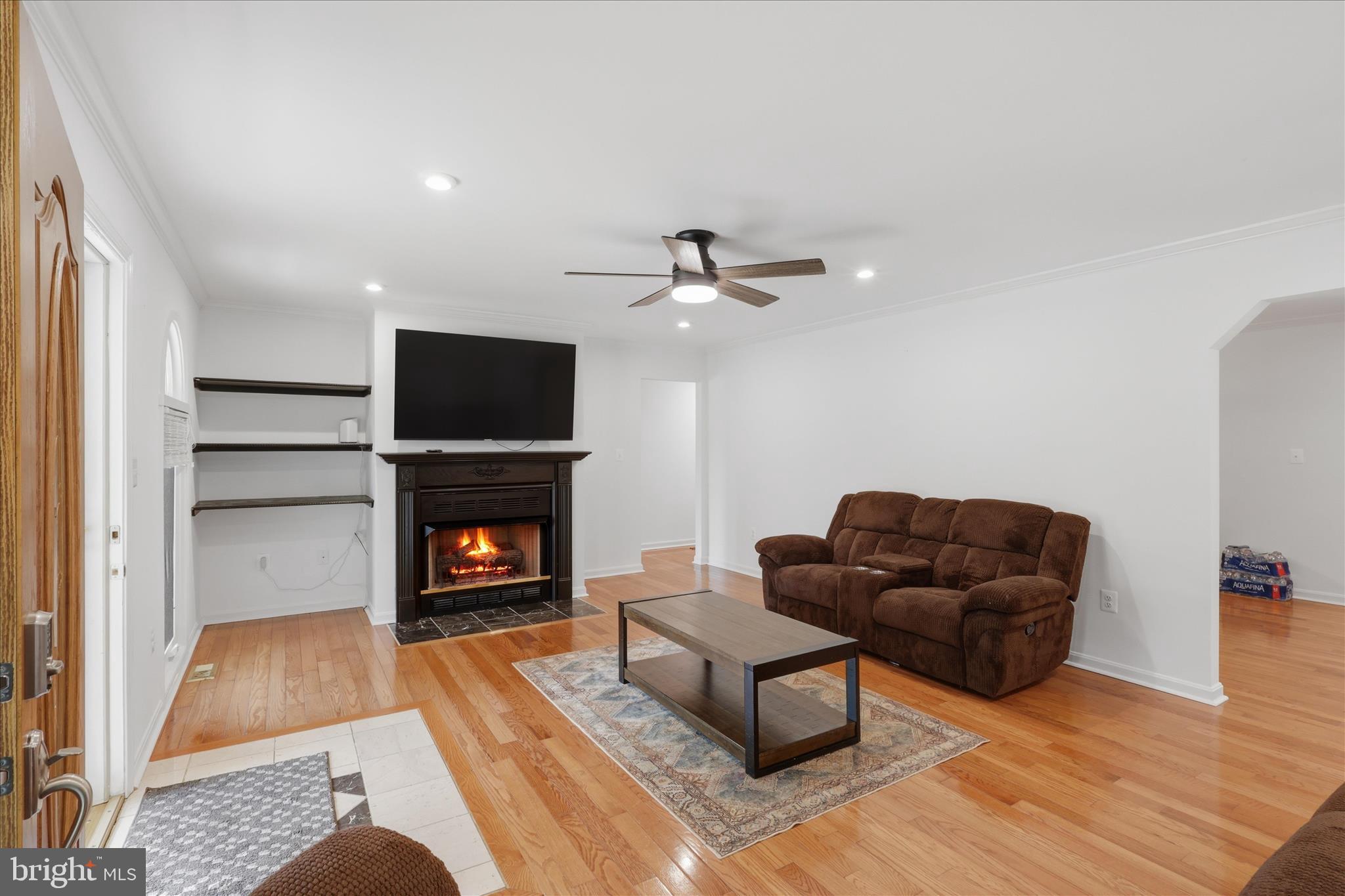 1813 WINSTON DRIVE