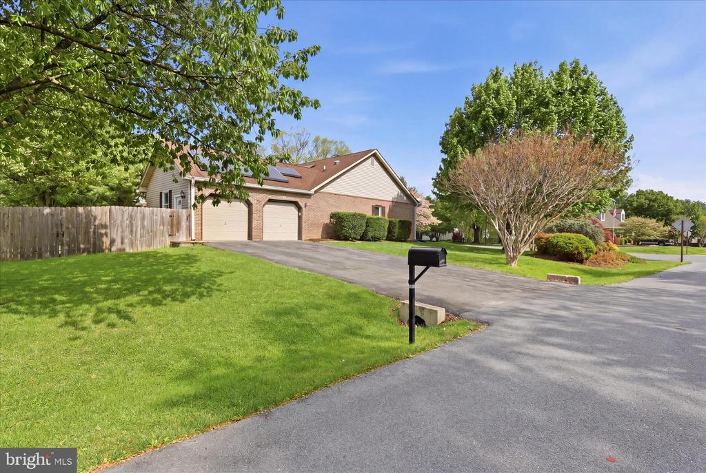 1813 WINSTON DRIVE