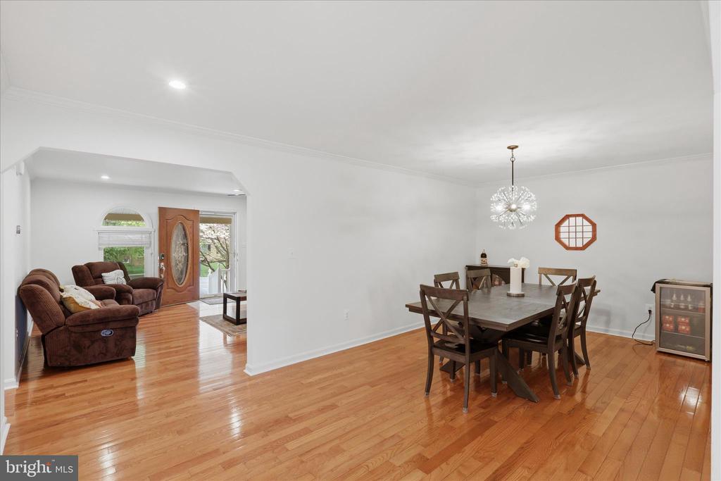 1813 WINSTON DRIVE