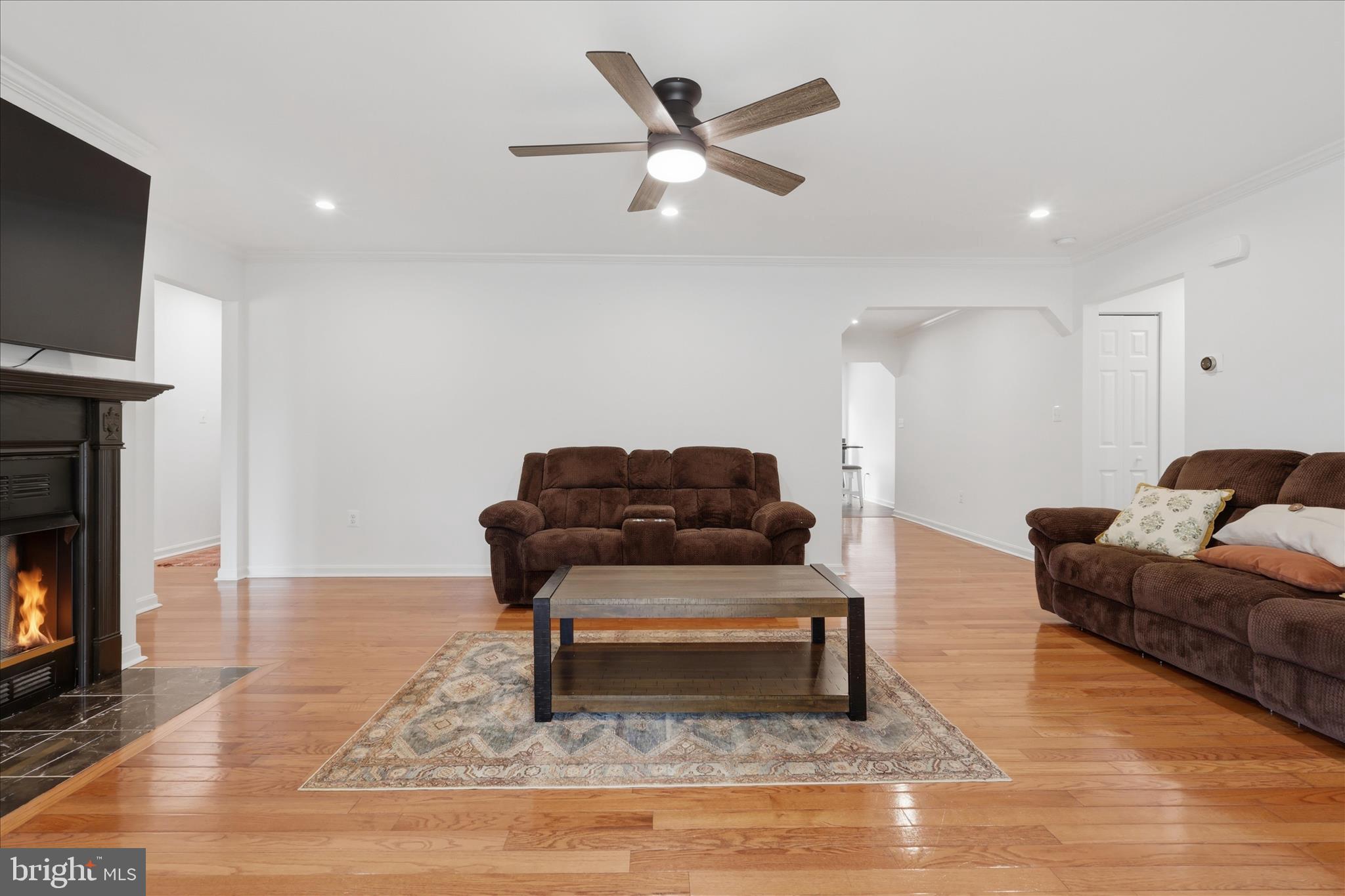 1813 WINSTON DRIVE