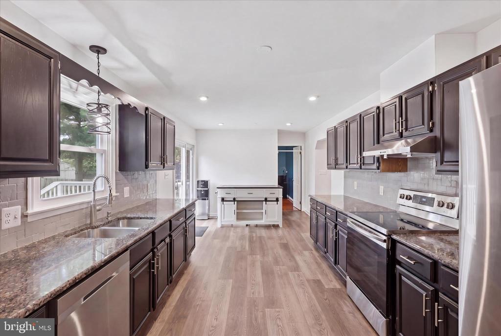 1813 WINSTON DRIVE