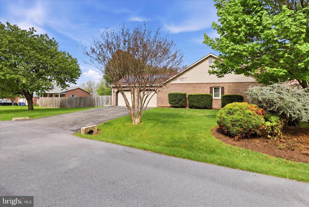 1813 WINSTON DRIVE