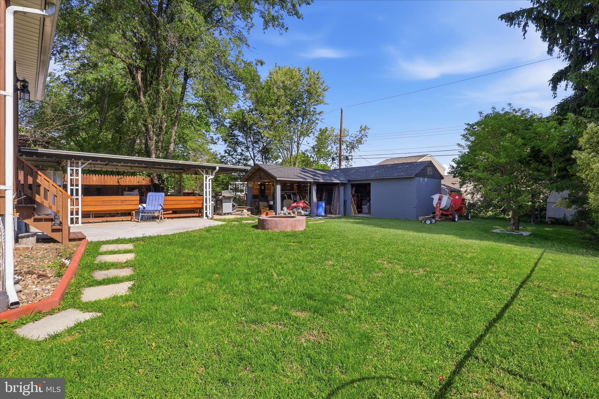 1112 FAIRVIEW ROAD